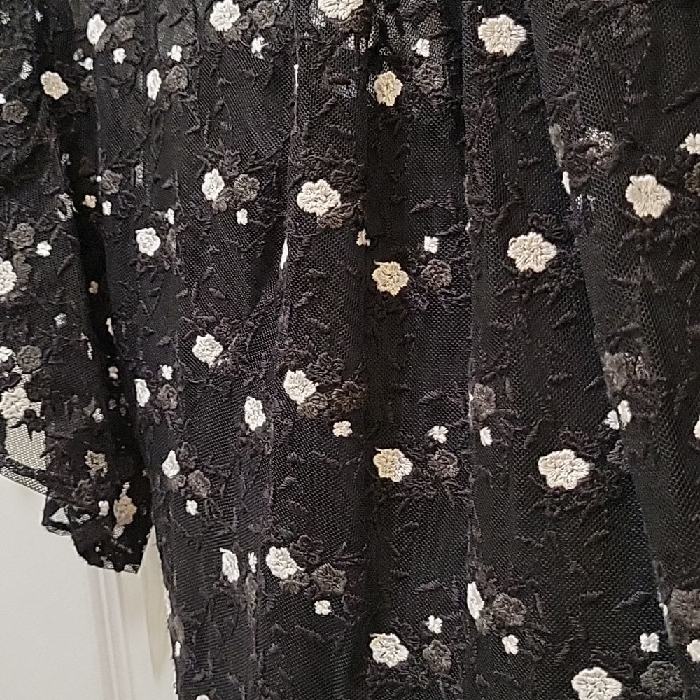 Pearl Lela Rose Embroidered Lace and Tulle Flounce Dress - Picture 7 of 16